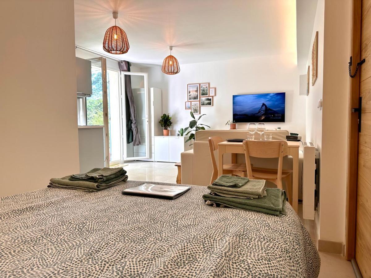 Paisible Studio Tout Neuf En Lisiere De Foret Peyrolles-en-Provence ภายนอก รูปภาพ